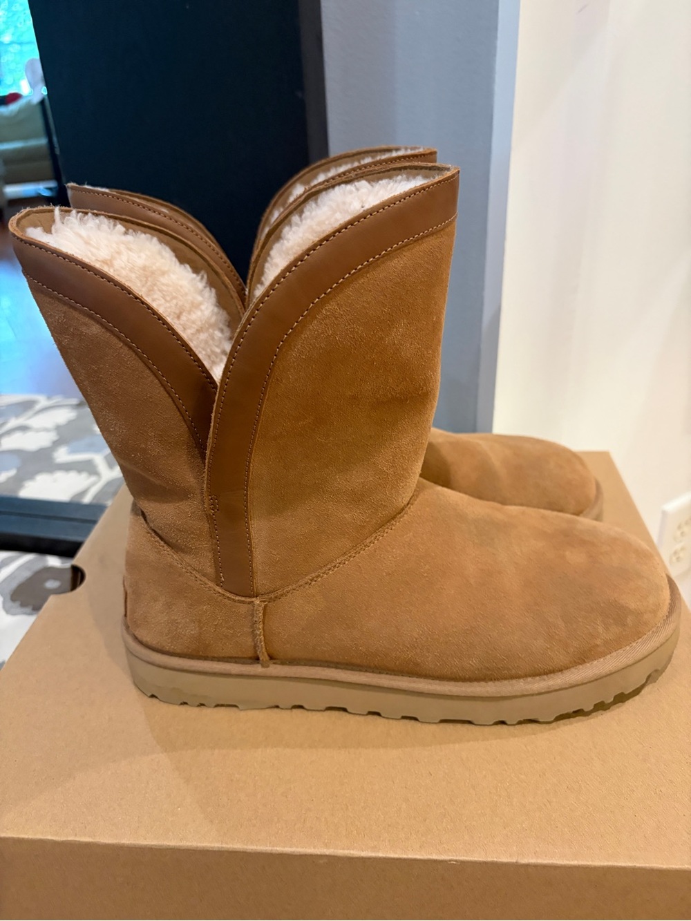 UGG Classic Short Lunara Chestnut Boots Size 11 Like New
